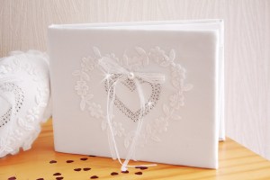livre-d-or-mariage-blanc-coeur-strass-broderie-3d0